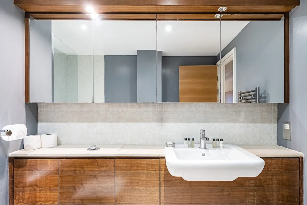 Martin Lane Apartment by Flexystays