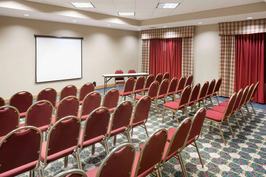 Baymont Inn & Suites by Wyndham Fort Myers I-75