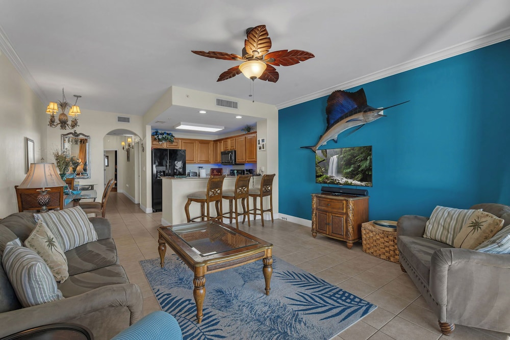 Luxury Condo w/ Huge Private Balcony on Lake Bryan