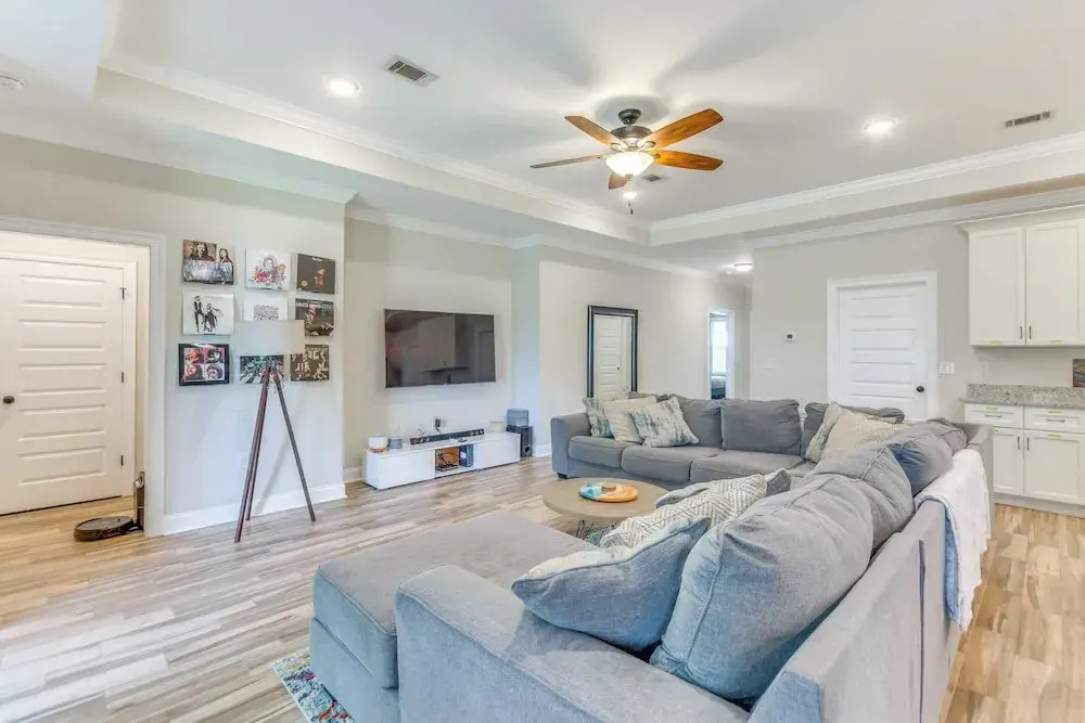 2 Mi to Beach: Bright Navarre Home w/ Fire Pit!