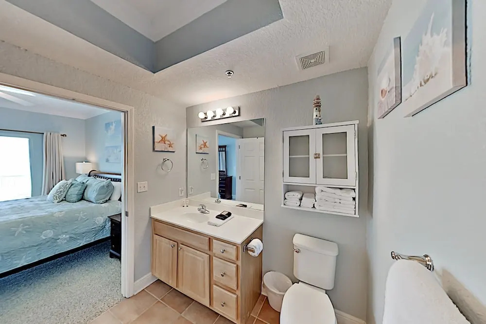 All-suite W/ Gulf-view Balcony & Pool Access 2 Bedroom Condo