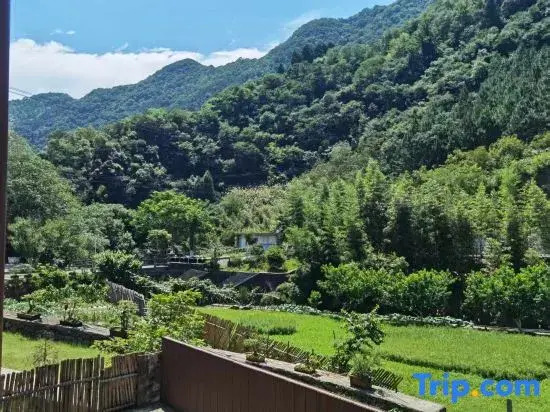 Xianglu Yimo - Valley Streaming Holiday b&b