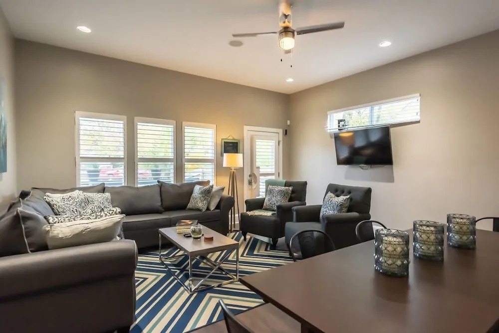 Sweet Indy Retreat New 4 Bd 4 Ba Sleeps 16!