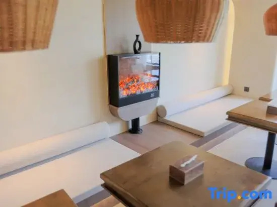 Yizhai Homestay (Luxun Former Residence Jindi Yintai City)