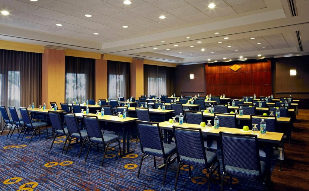 Courtyard by Marriott Los Angeles LAX / Century Boulevard