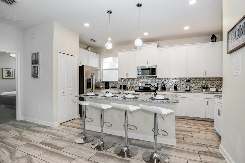 Amazing Storey Lake 5 Bedroom 5 Bathroom 4778Kcc