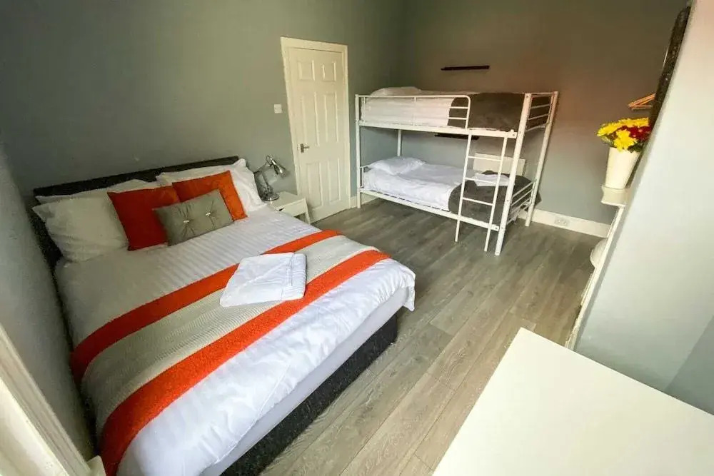 Tulip House Sasco Apartments