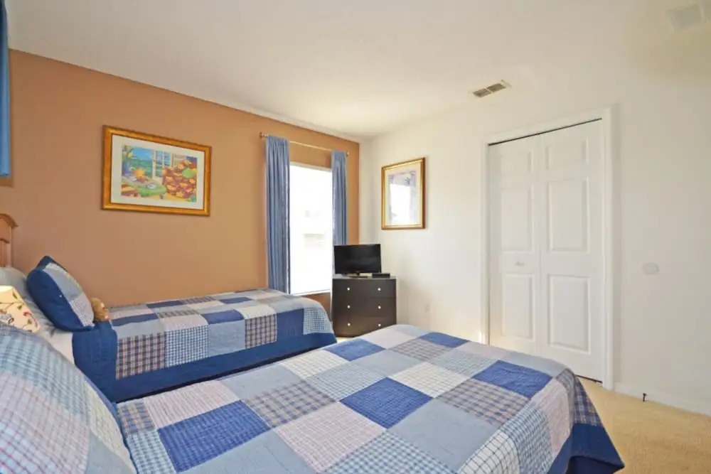 Hampton Lakes 215449