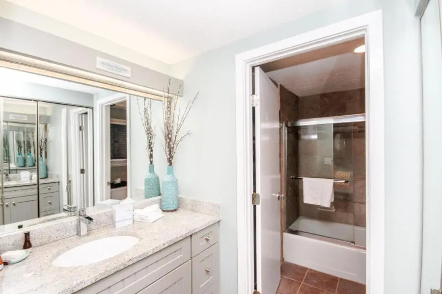 Village House 303, 2 Bedrooms, Sleeps 6, Elevator