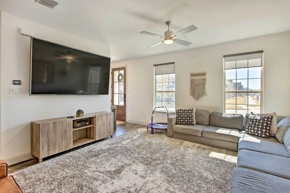 7 Mi to Lewisville Lake: Family Townhome in Frisco