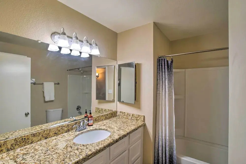 Near Golf & Entertainment! Gilbert Family Getaway