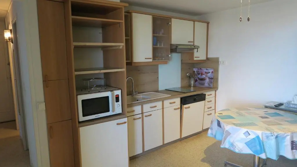 Appartement familial 6 couchages proche centre et plages