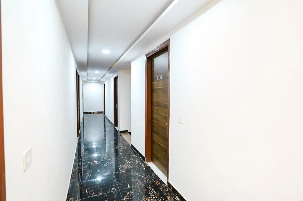 FabHotel New Silver Crown