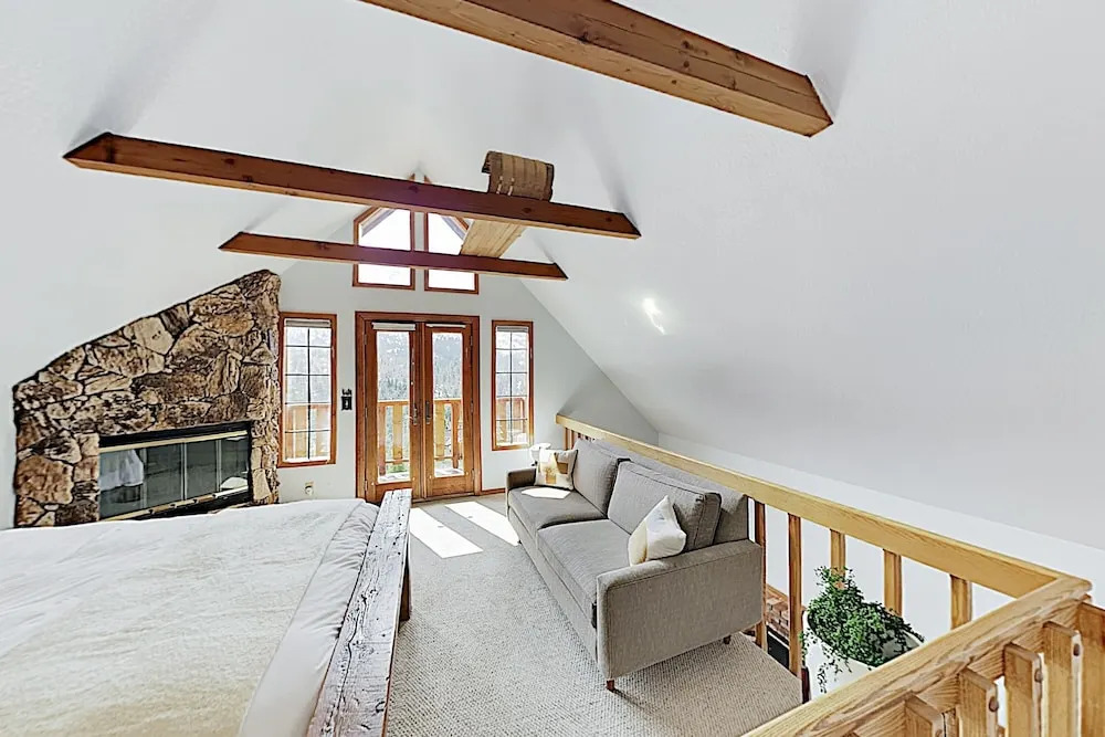 New Listing! Mountain-view Near The Slopes 2 Bedroom Home