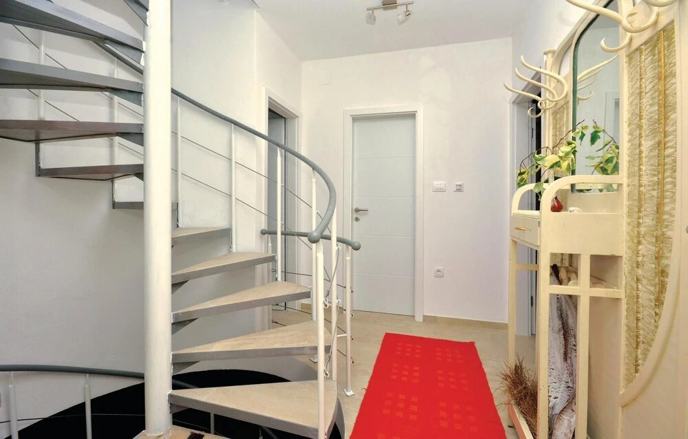 Nice Home in Podstrana with Hot Tub, WiFi & 4 Bedrooms