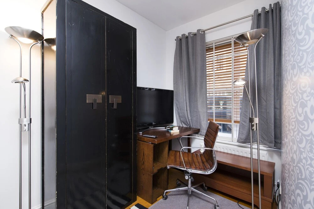 Quirky 2BR Mews House in Popular Earls Court