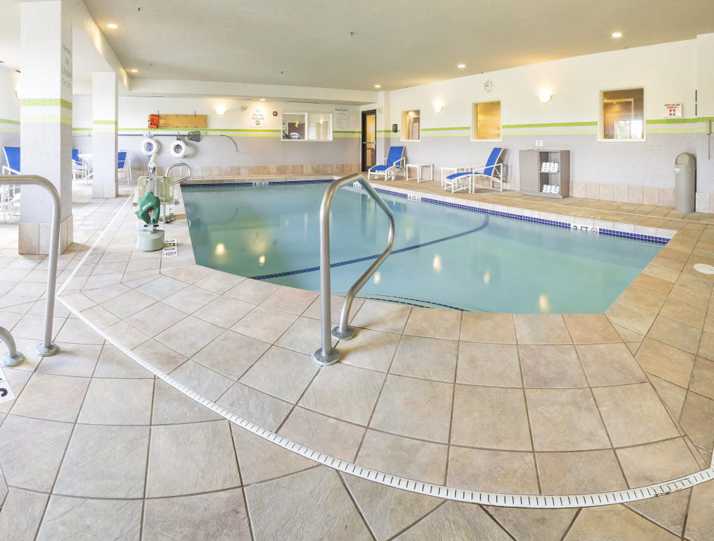 Holiday Inn Express Hotel & Suites Manchester - Airport by IHG