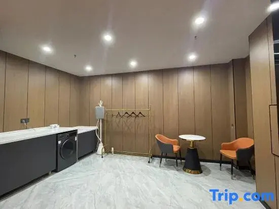 Yibai International Hotel (Zibo Wanxianghui Branch)