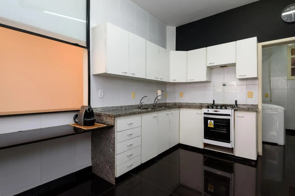 Omar do Rio - TN 239/301: Grande Apartamento p/ Até 10 pessoas, Internet 240mbps, Workstation, Smart TV, 100 metros do Metrô e 500metros da Praia de Copacabana