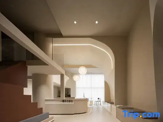 Yiyu Swimming Pool Hotel (Wu Yi Square IFS)