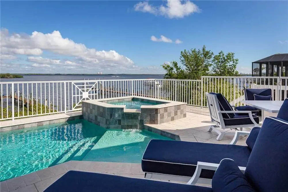 Blue Heaven, 3 Bedrooms, Bay Front, Private Pool, Pet Friendly, Sleeps 10