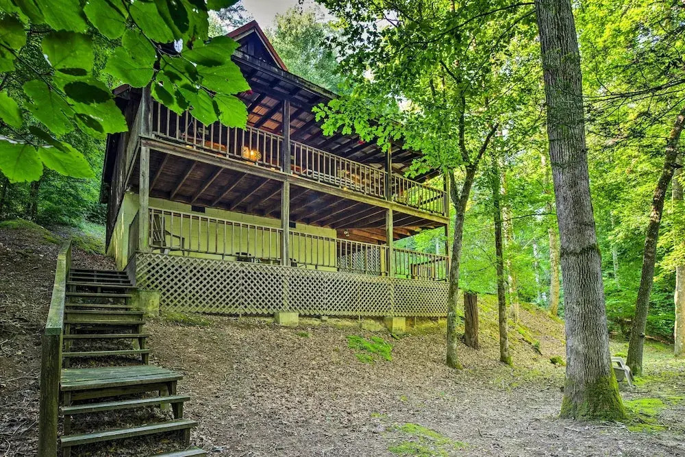 Tellico Plains Cabin - 5 Acres, Backyard Creek!
