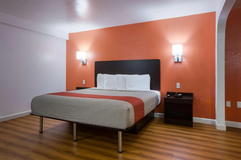 Motel 6-Suwanee, GA - Gwinnett Center