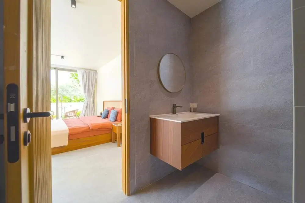 Ultra-Modern 6-Bedroom in GolfCourse PH6