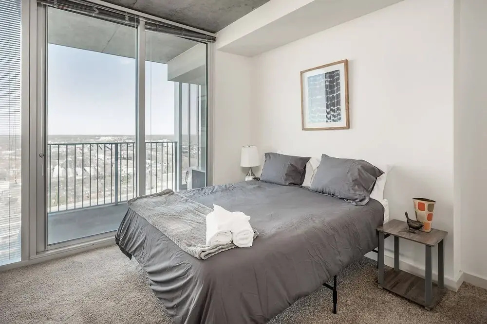 FRONTDESK Skyhouse Apts Uptown Charlotte