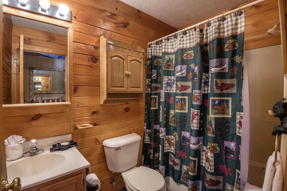 Hi-bear-nate by Eagles Ridge Resort