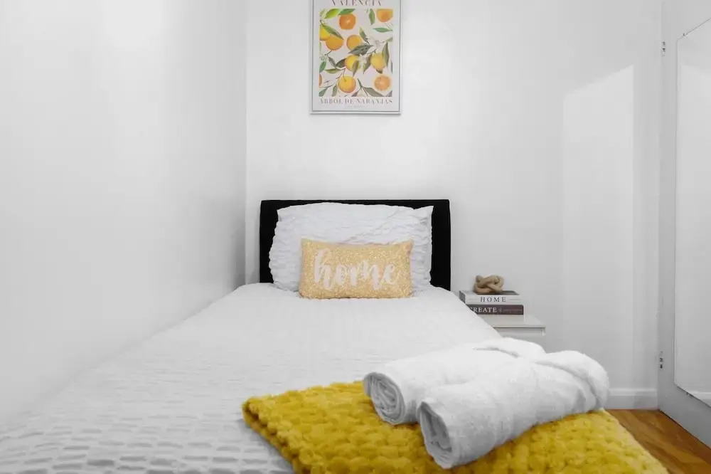 Apartment - Sleeps 4 - Business or City Breaks