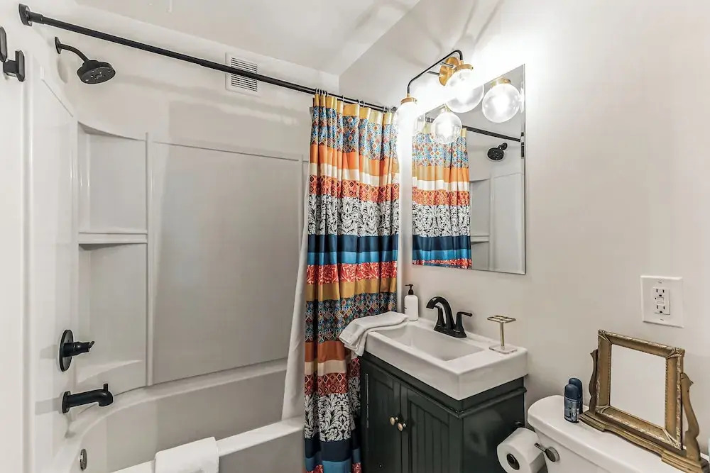 Trendy Studio for 4 w/ Community Pool!