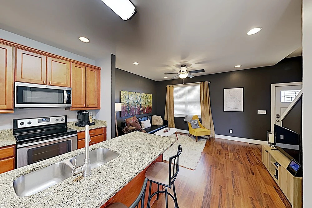 New Listing! New-build , Near Downtown 5 Bedroom Home