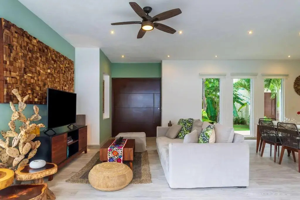 Luxury Private 3BED Villa, Garden, Pool,Security