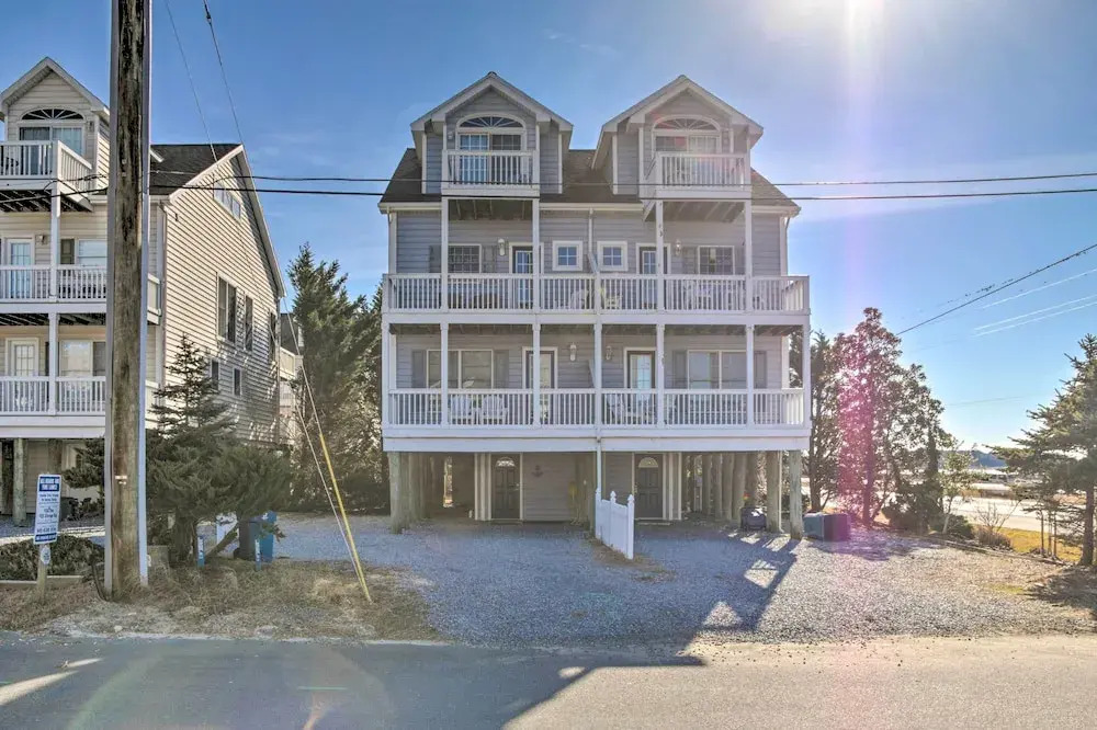 Bay-view Retreat w/ 5 Balconies in Bethany Beach!