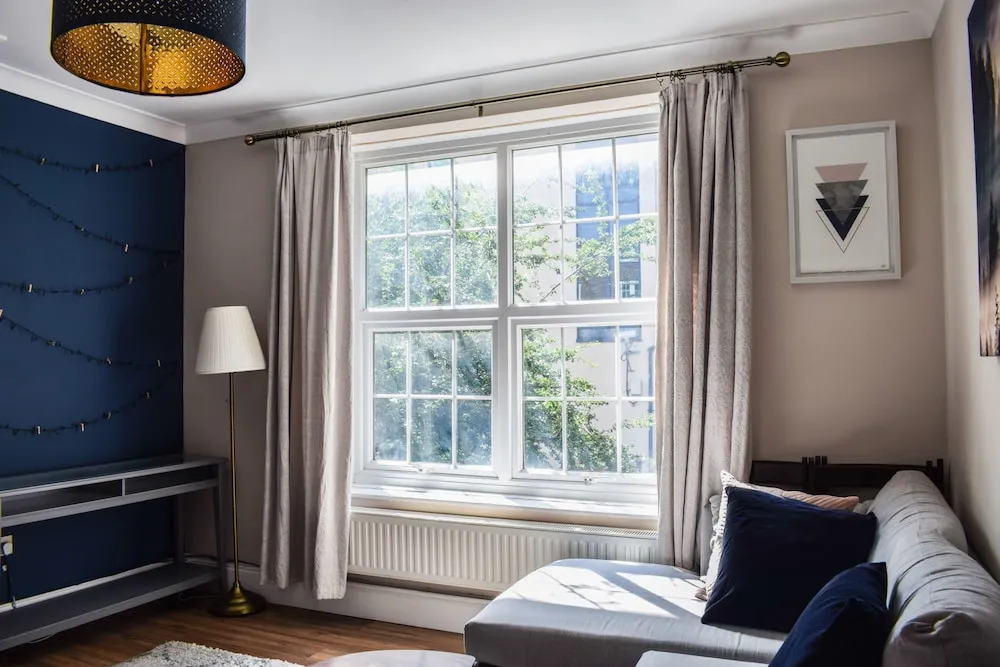 Charming 3 Bedroom Apartment From Cutty Sark