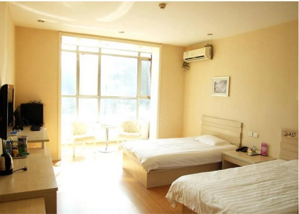 Daily Holiday Business Inn