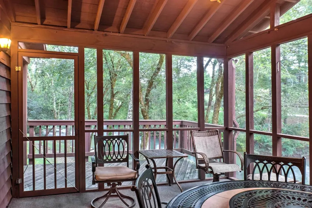 Creekfront Cabin Near Chattanooga w/ Hot Tub!