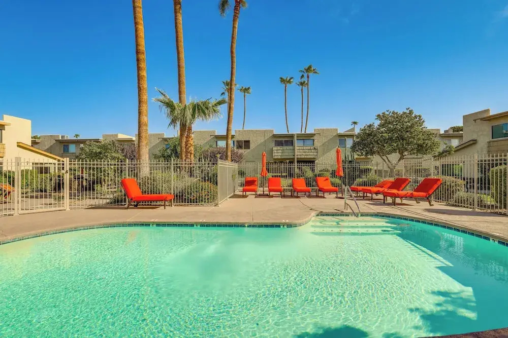 Unwind Poolside, Walk to Old Town! Scottsdale Unit