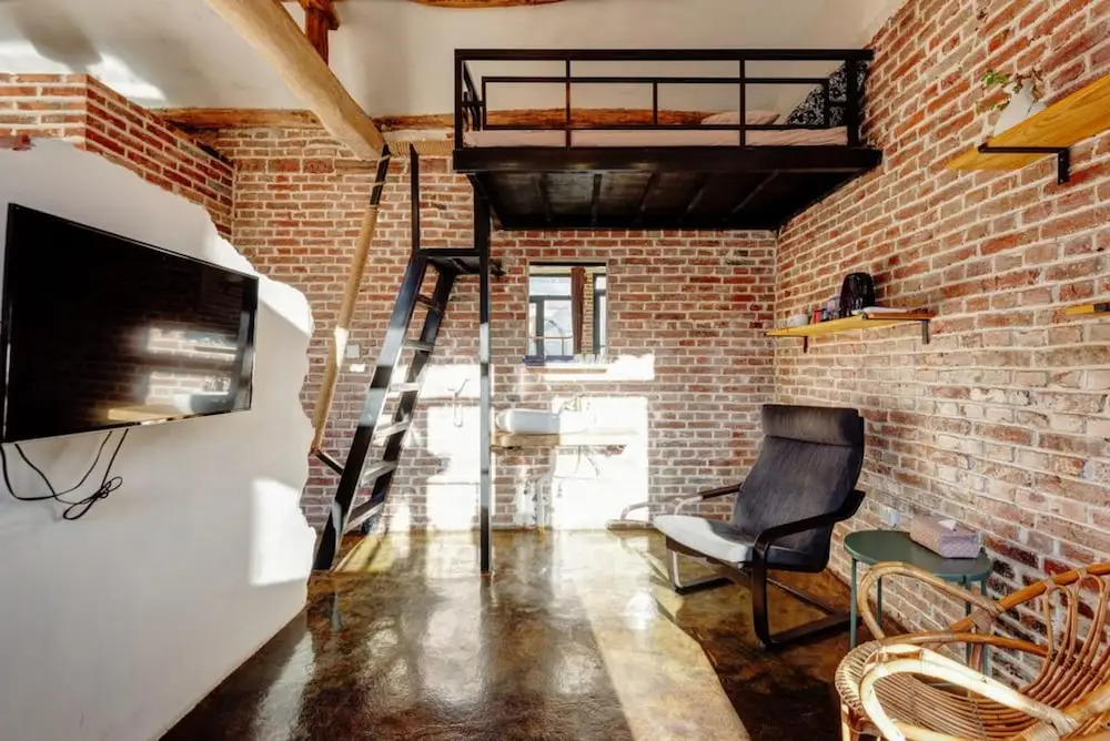 Yi Jing. Escape Split House