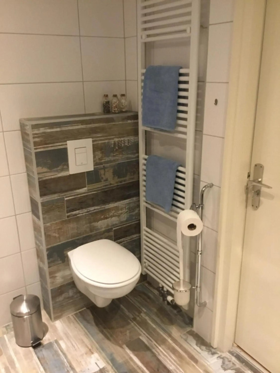 B & B ANNAMIE