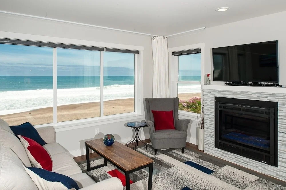Beach Time 3 Br Home by RedAwning