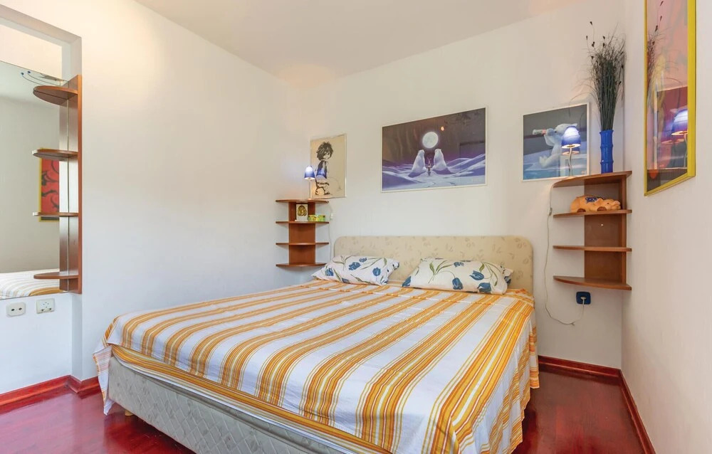 Beautiful Apartment in Brela With 2 Bedrooms and Wifi