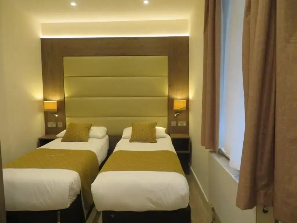 Glendale Hyde Park Hotel