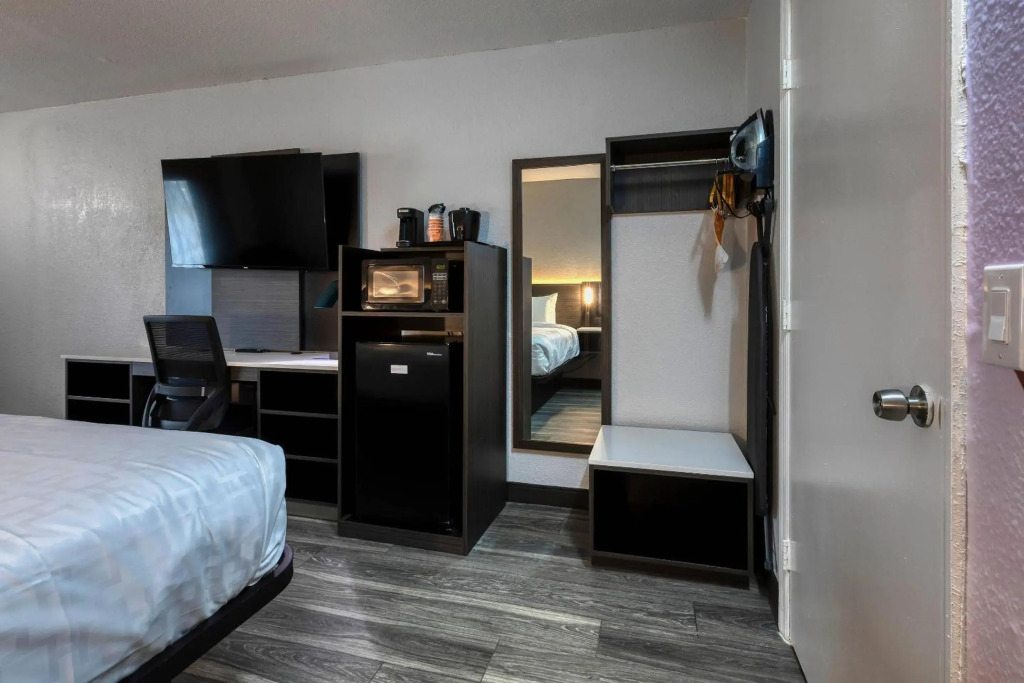 Clarion Pointe Decatur River City