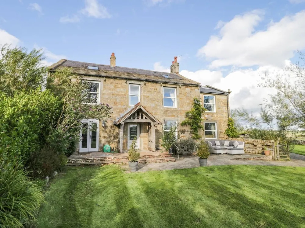 Meagill Farmhouse-hot tub Country
