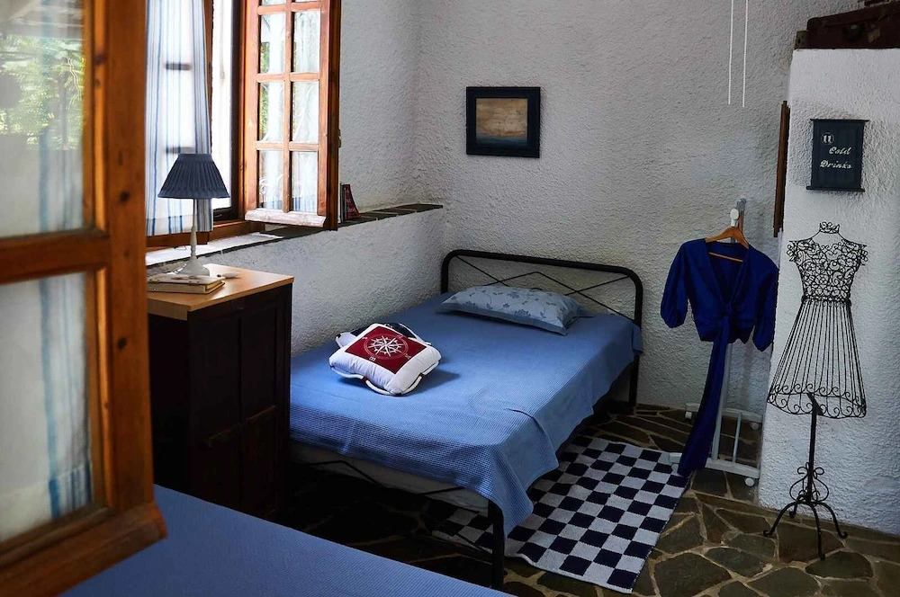 Azure Home - Seaside Comfort