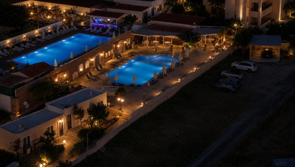 Golden Bay Apartments-Garden Haven
