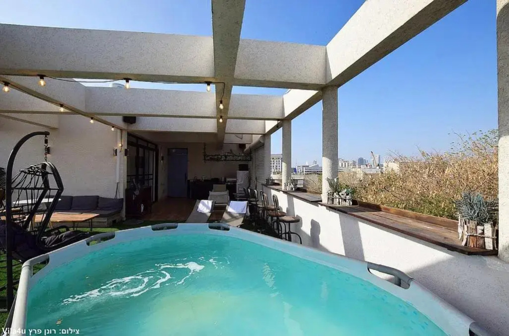 Luxurious Penthouse in Tel Aviv with Pool