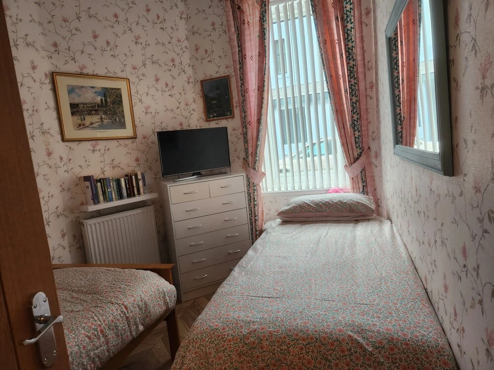Apartment - Largs - Sleeps 4 - Pet Friendly